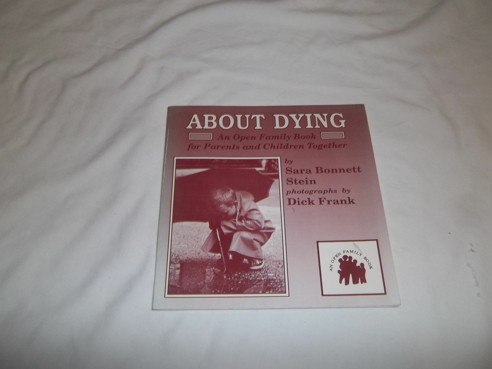 ABOUT DYING -AN OPEN FAMILY BOOK  (PAPERBACK)
