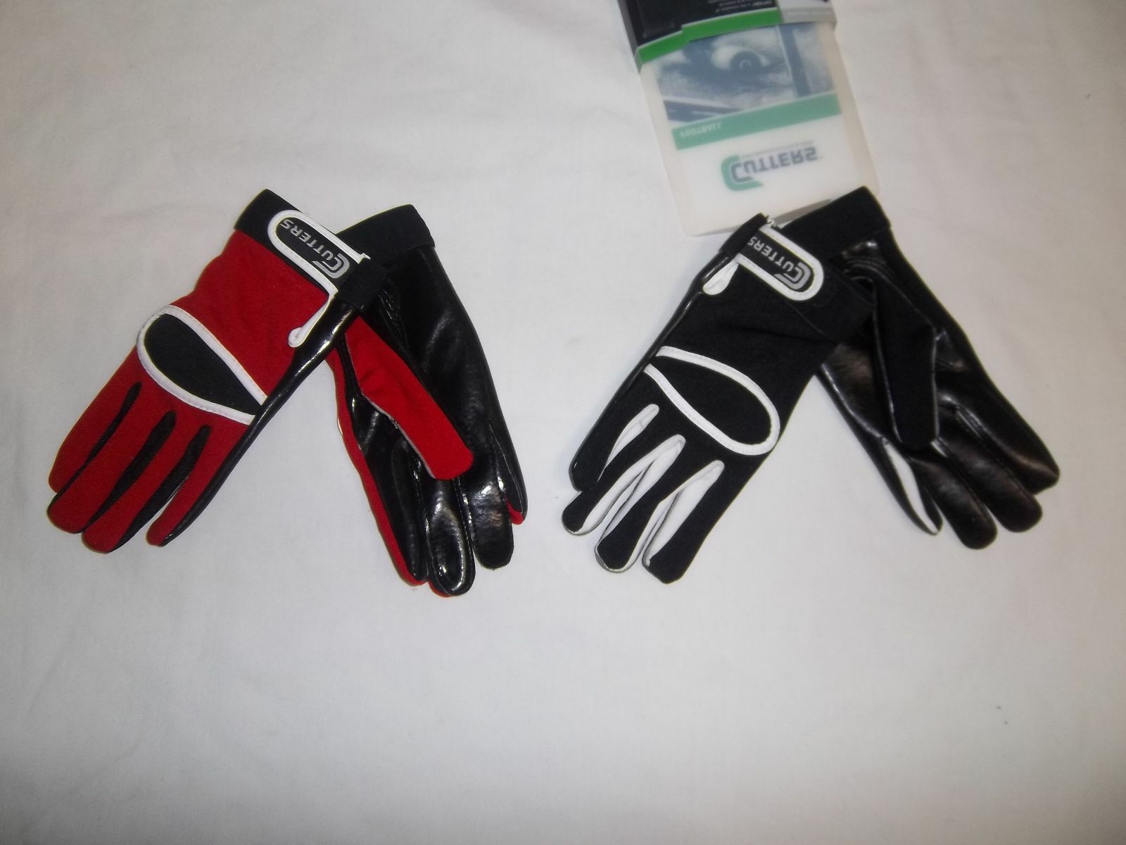 CUTTERS 017V ROOKIE RECEIVER YOUTH FOOTBALL GLOVE
