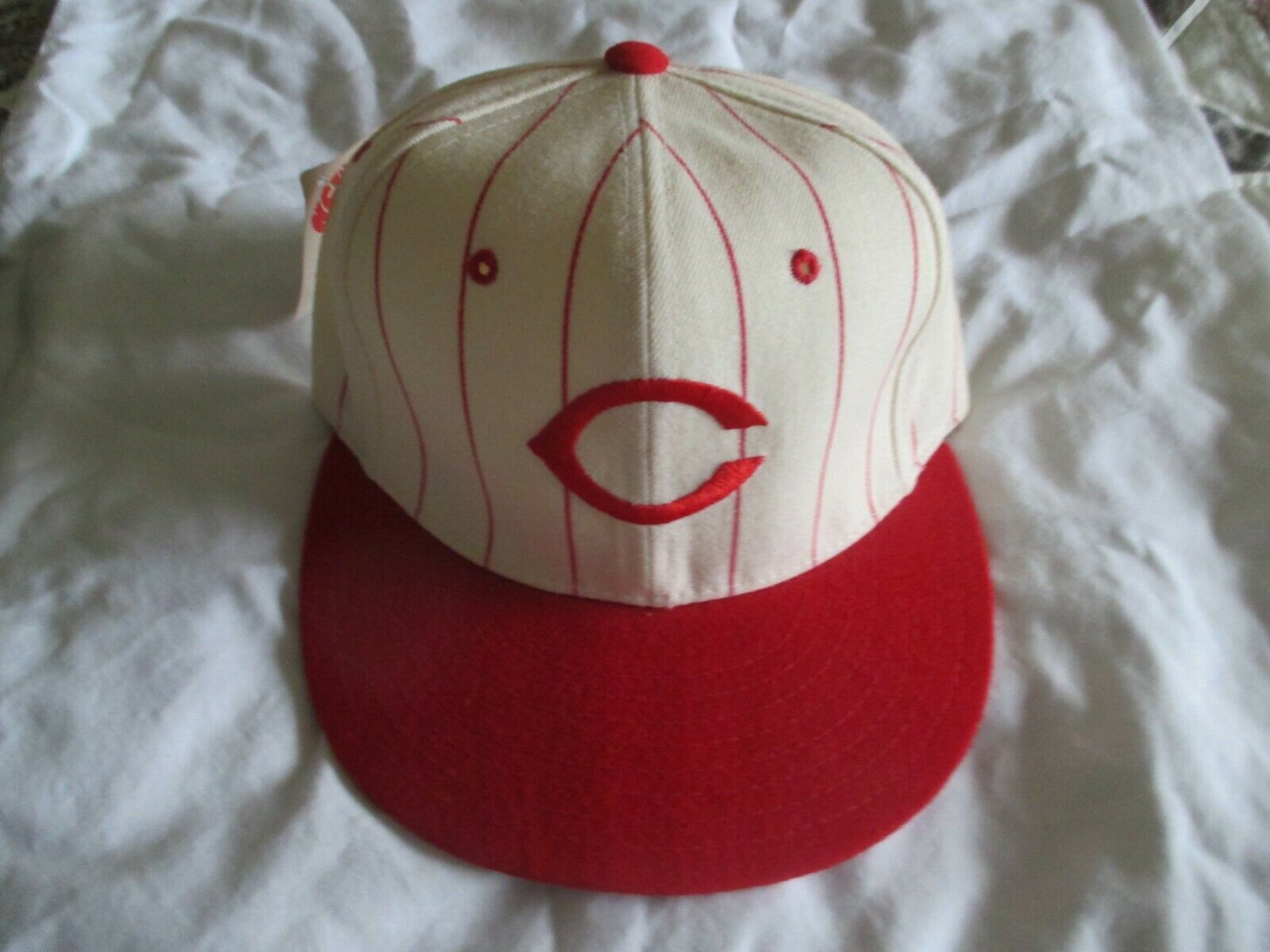 NEW ERA CINCINATI REDS   WOOL CAP SIZE 6 3/4 (WHITE WITH RED PINSTRIPES)