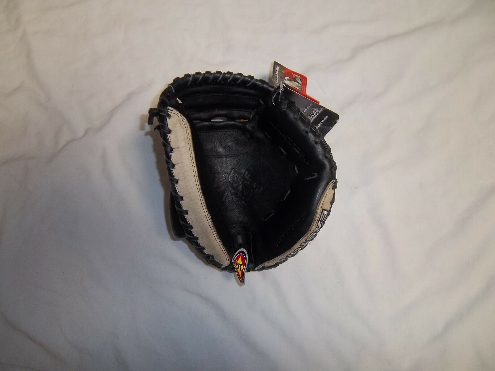 EASTON BMX22B CATCHERS MITT RH PLAYER(GOES ON LEFT HAND)