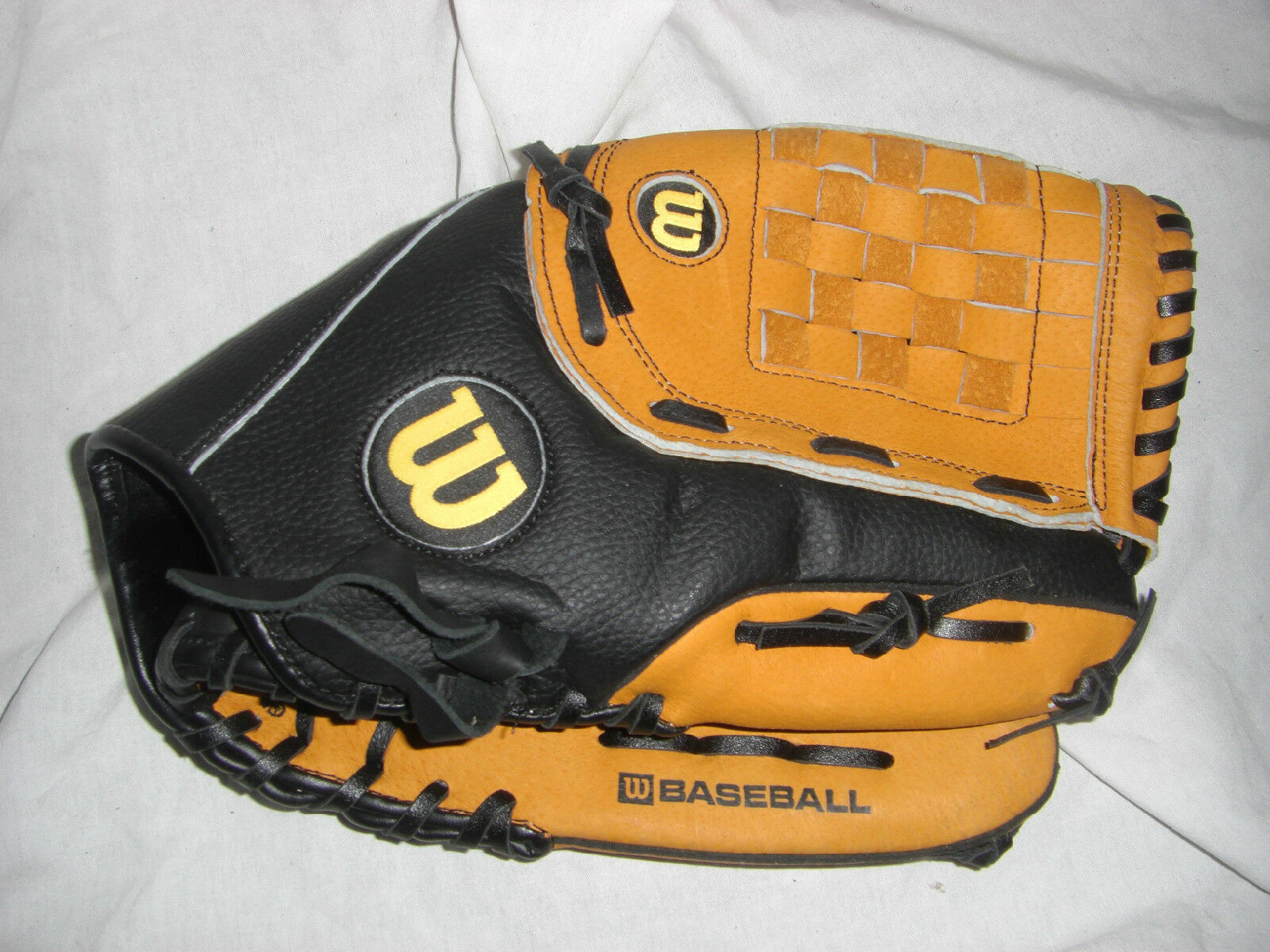 WILSON A0350 MLB BASEBALL GLOVE RH PLAYER(GOES ON LEFT HAND)