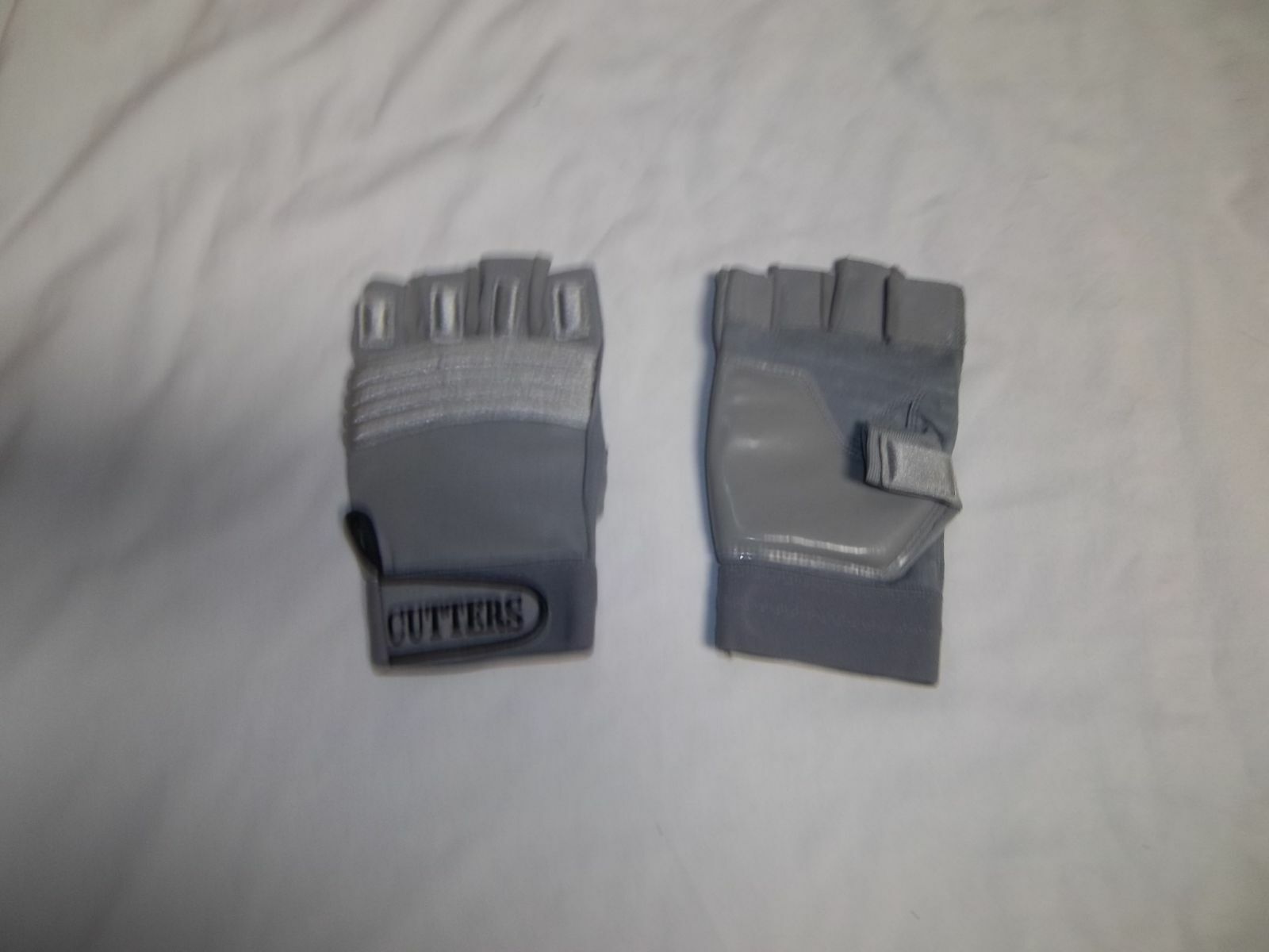 CUTTERS 017LH GRAY OLD STYLE  LINEBACKER RUNNING BACK & LINEMAN GLOVE - ONE PAIR