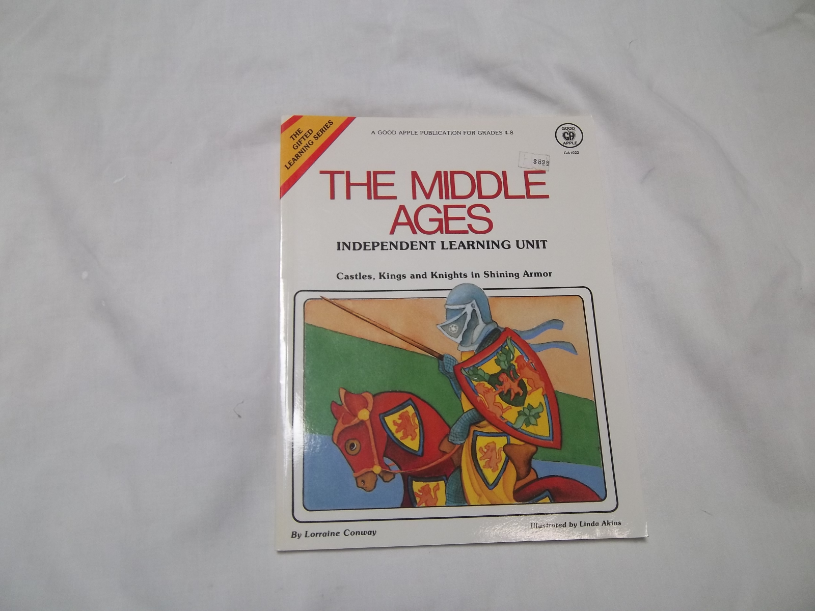 GA1022 THE MIDDLE AGES  PAPERBACK WITH  REPRODUCIBLE PAGES