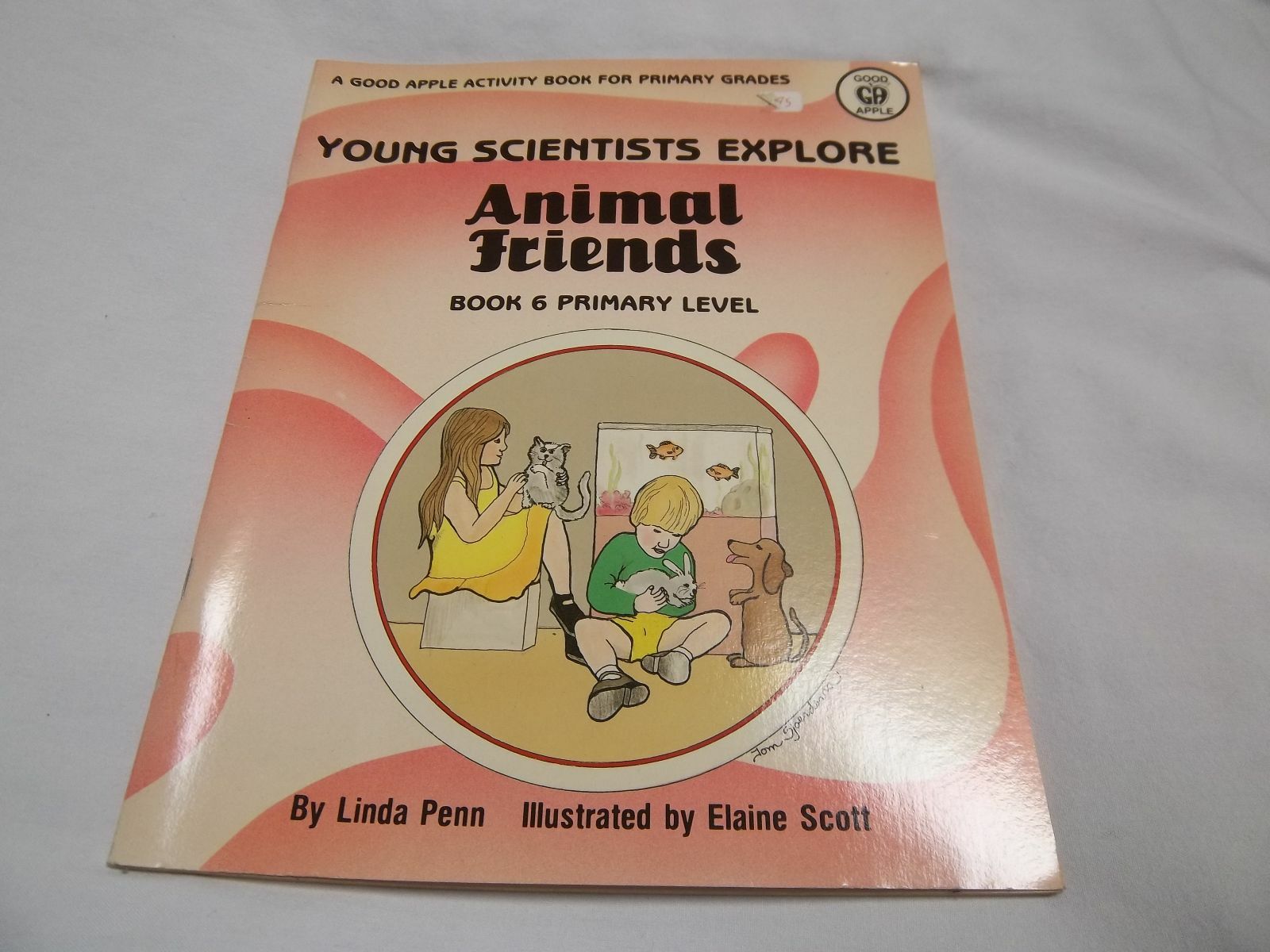 YOUNG SCIENTISTS EXPLORE ANIMAL FRIENDS (PRIMARY LEVEL)PAPER BACK