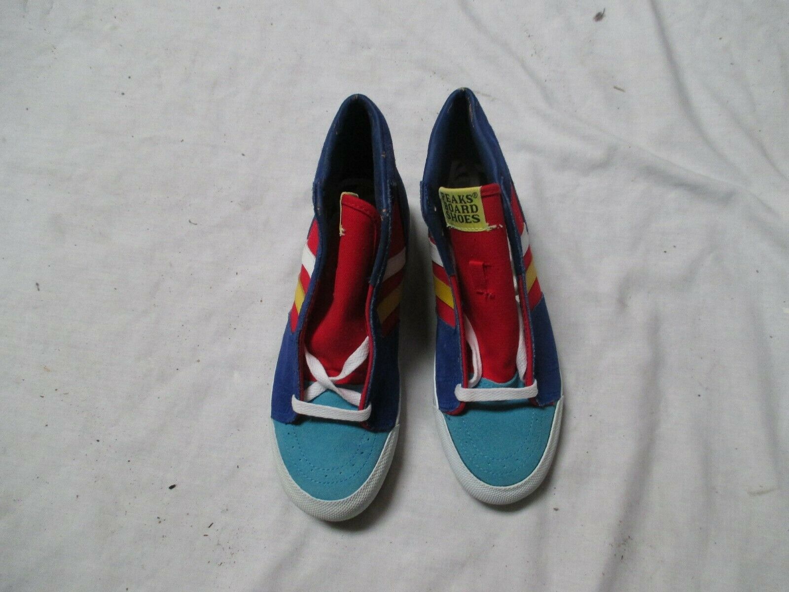 PEAKS MULTI-COLORED YOUTH TENNIS SHOE SIZE 6