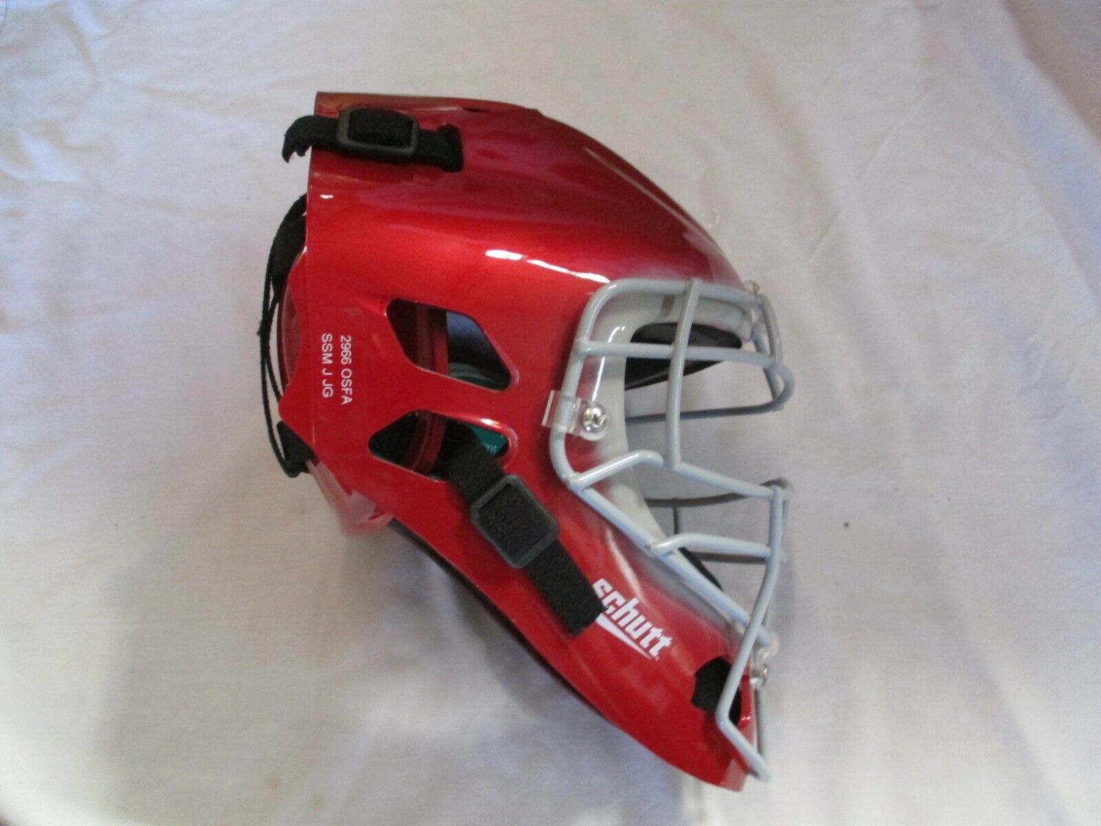 SCHUTT 2966 HOCKEY STYLE CATCHERS HELMET(RED) SCHUTT 2966 HOCKEY STYLE CATCHERS HELMET(RED)