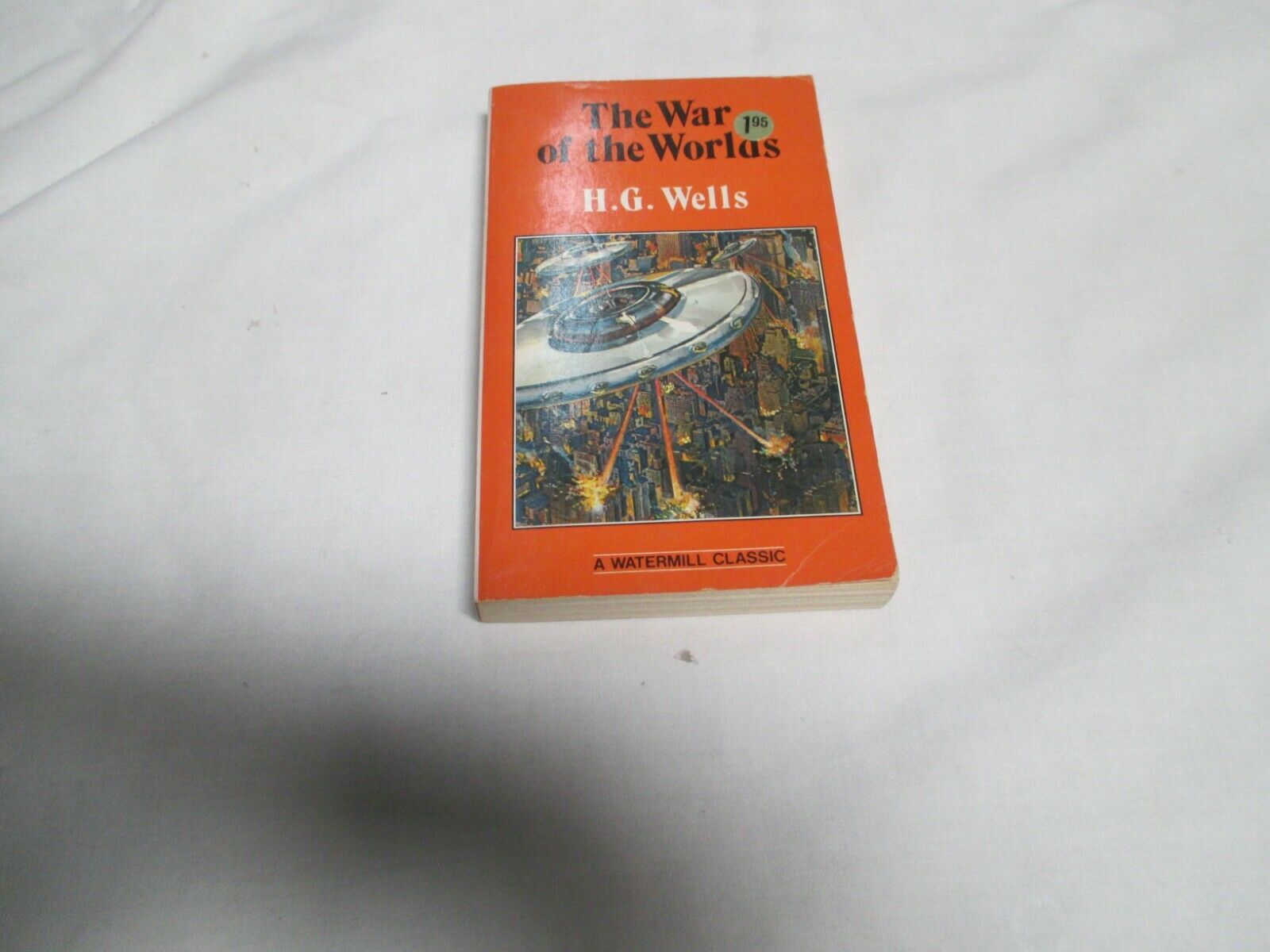 THE WAR OF THE WORLDS  BY (PAPER BACK)