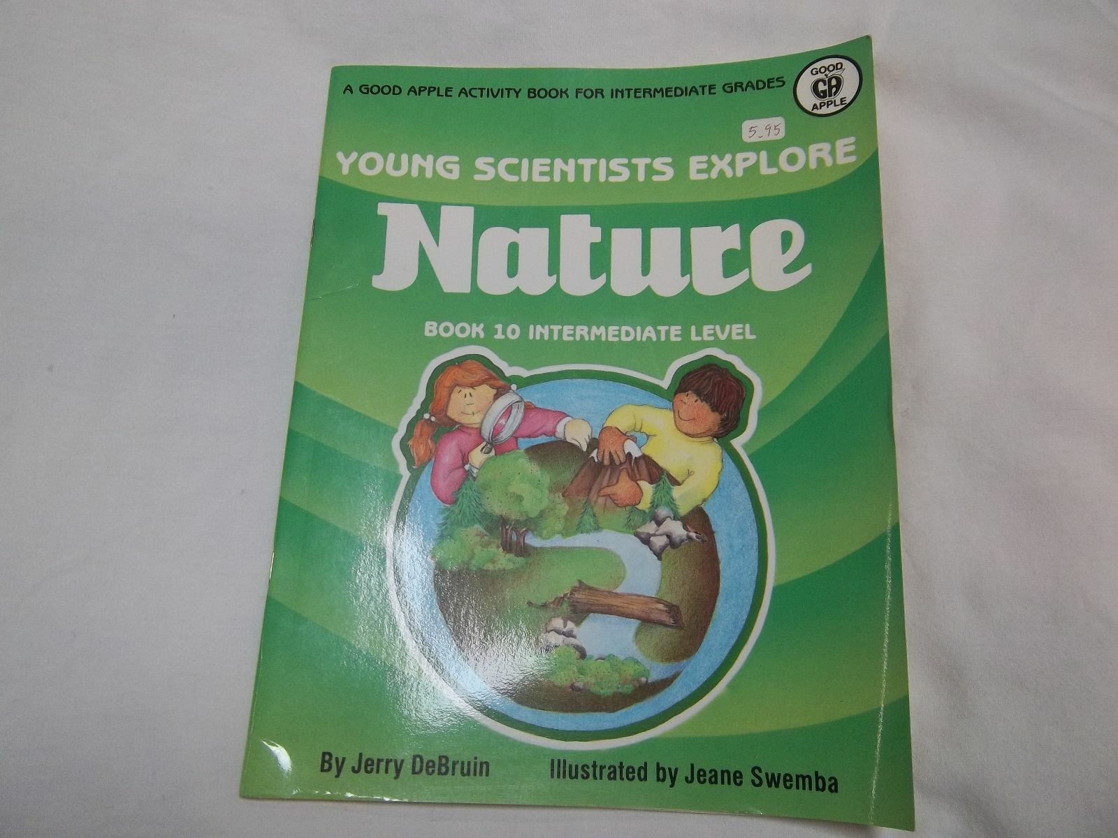 YOUNG SCIENTISTS EXPLORE NATURE PAPER BACK