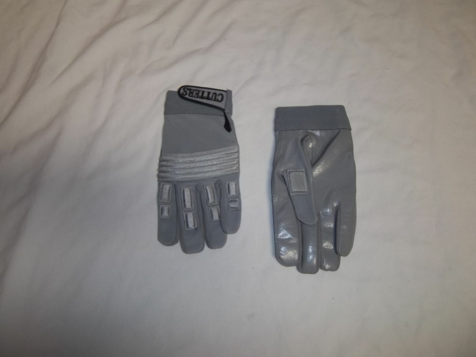 CUTTERS 017LT  OLD STYLE  LINEBACKER RUNNING BACK & LINEMAN GLOVE - ONE PAIR