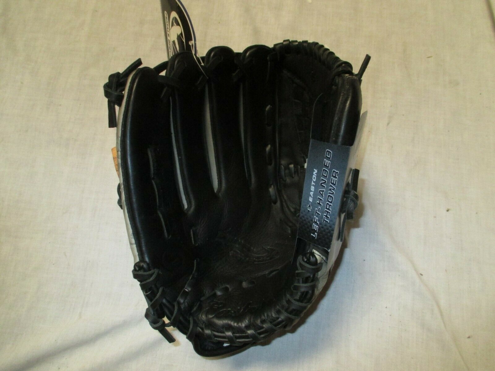EASTON SYNERGY125FP FASTPITCH SOFTBALL GLOVE LH PLAYER(GOES ON RIGHT HAND)