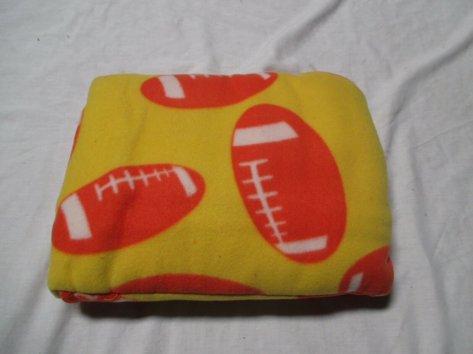 FLEXER FOOTBALL  POCKET-PILLOW (GOLD WITH RED FOOTBALL)