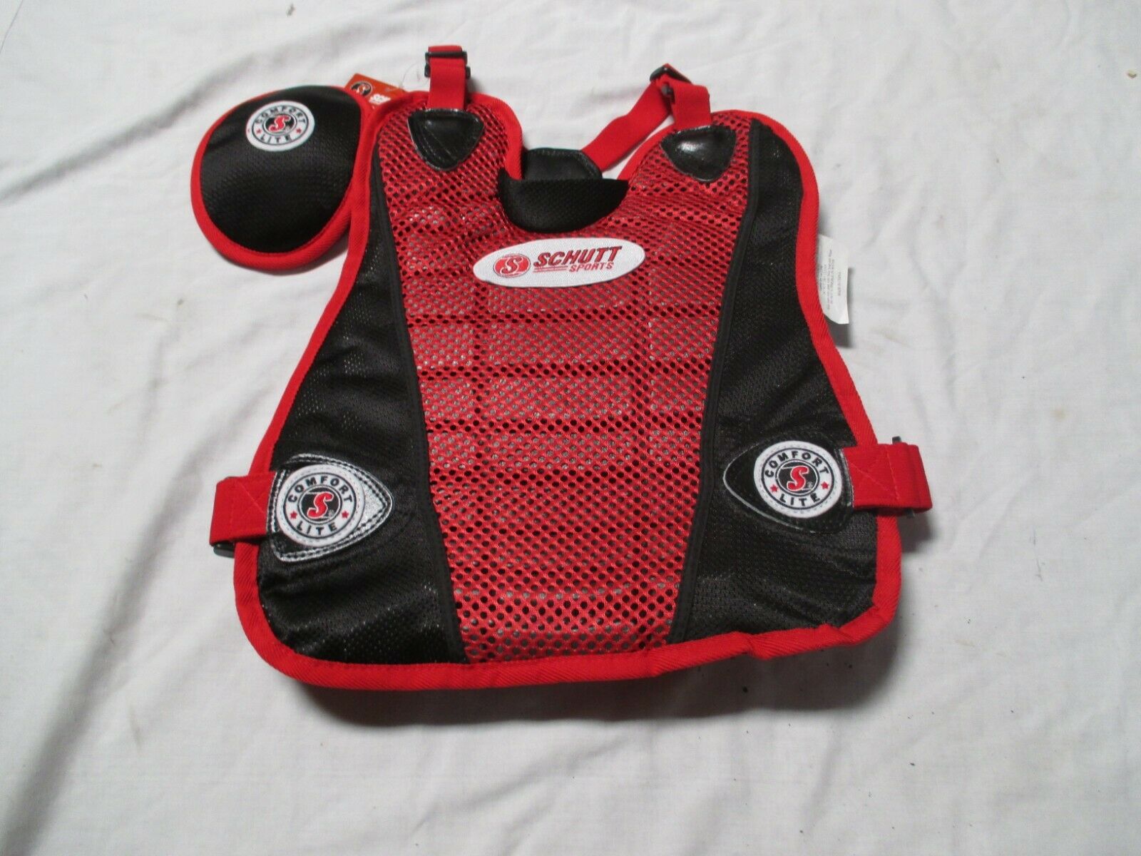 SCHUTTT SCP-CLJ RED/BLACK  BASEBALL/SOFTBALL CATCHERS CHEST PROTECTOR (13'')